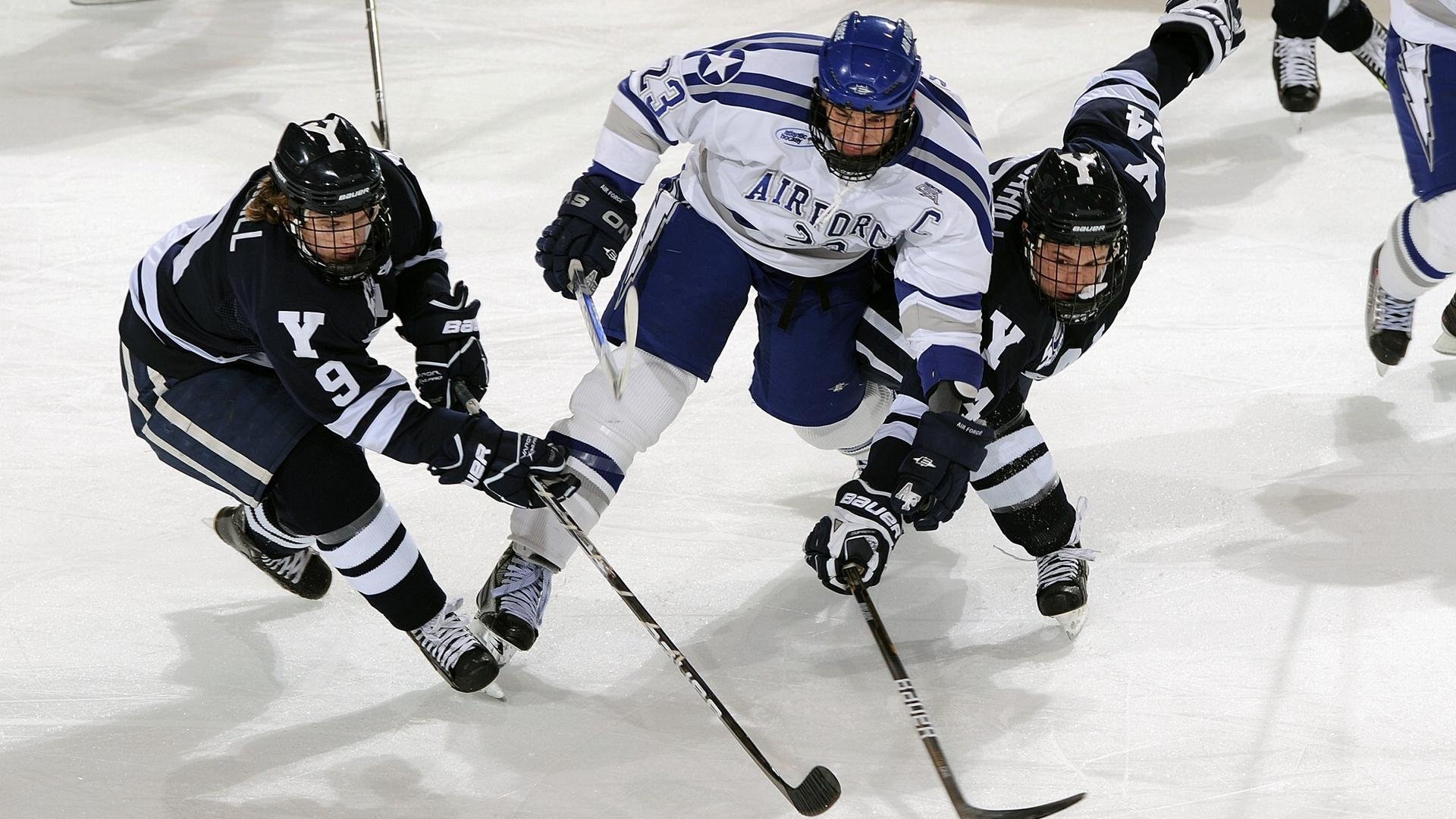 全黑队反击速度快,迅速转守为攻,成为赛事亮点,全黑队服
