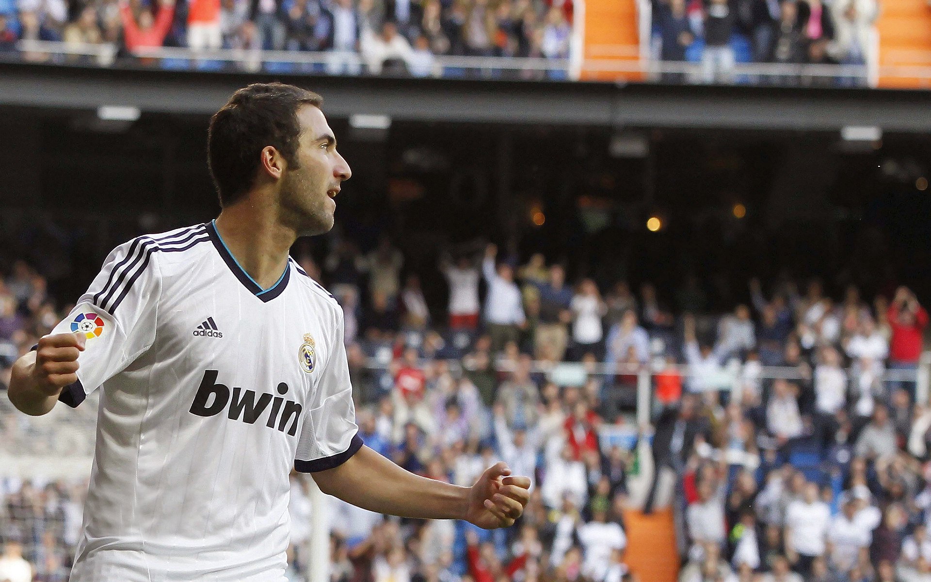 九游体育平台app官网-西甲天王的独舞：经典瞬间瞬间成为传世佳作，西甲首秀