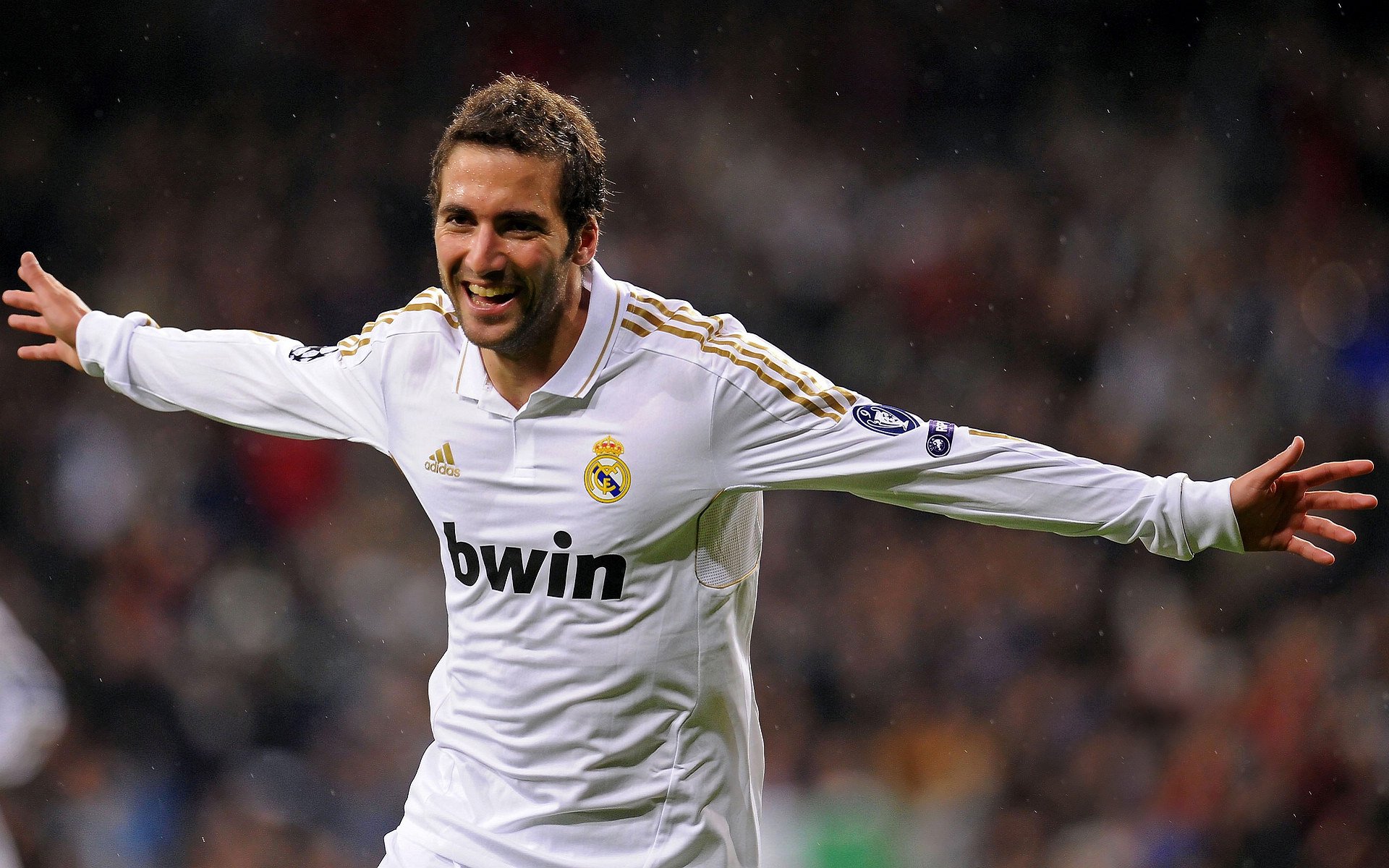 高校足球联赛不断升级，激发大学生运动热情，大学足球联赛参赛学校